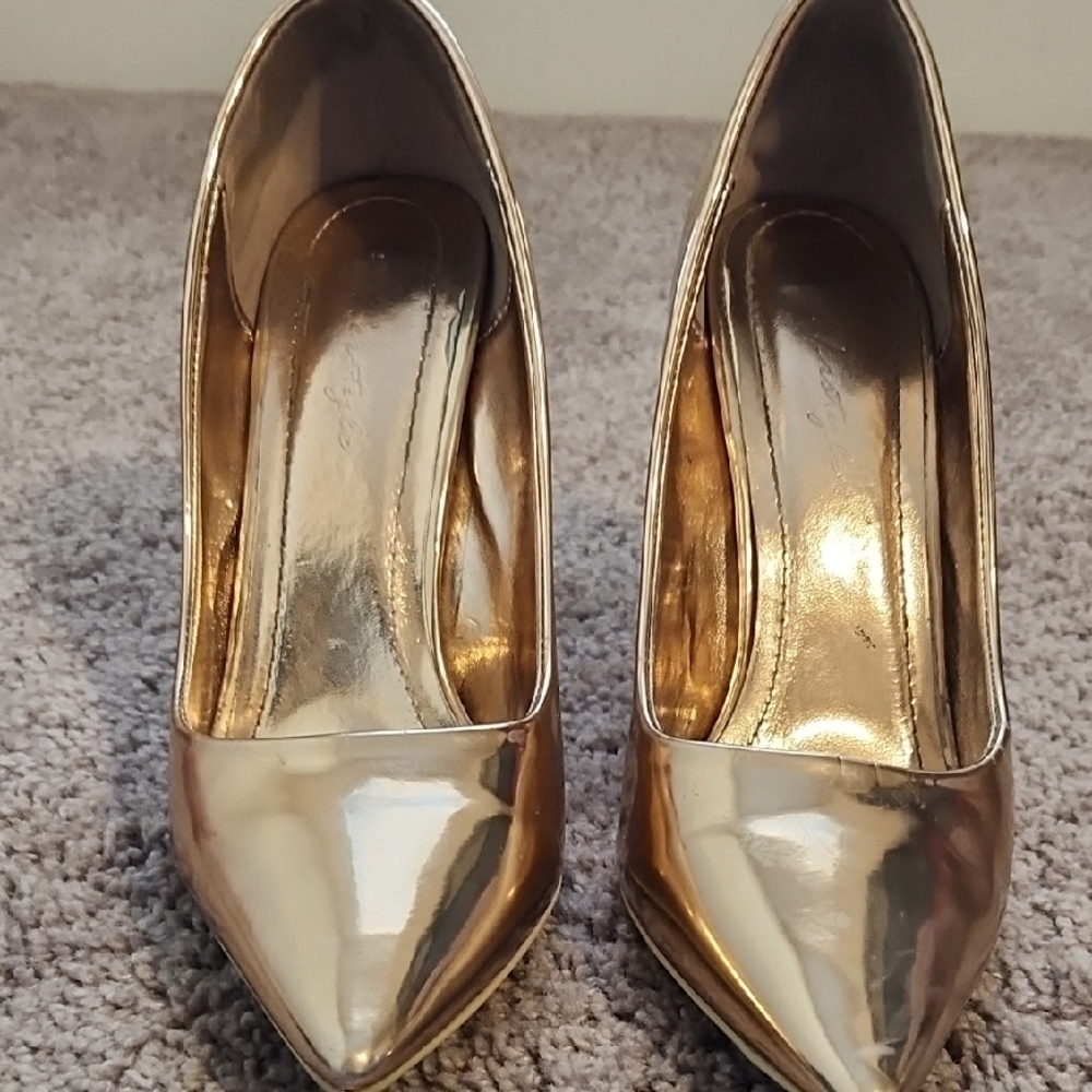 Metallic Gold High Heeled Pointed Toe Pumps